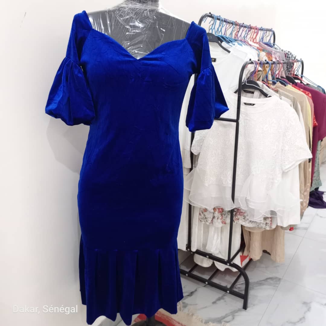 Robe bleue en velours
